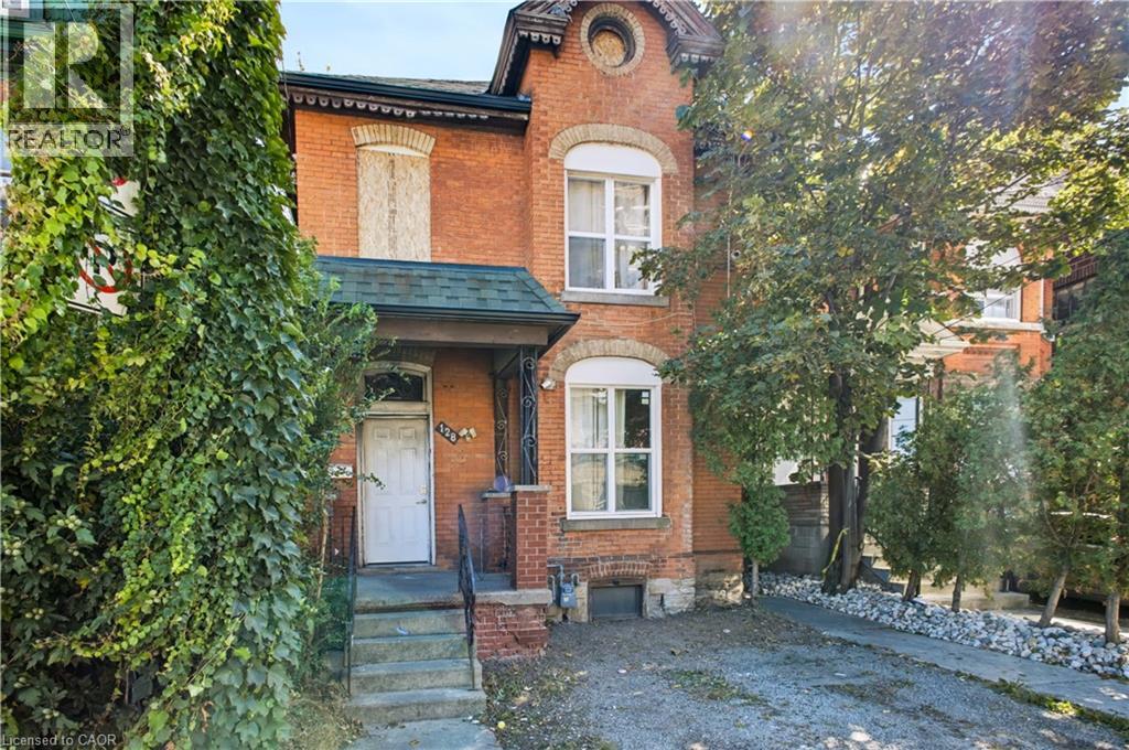 128 JOHN Street N Property Photo 1