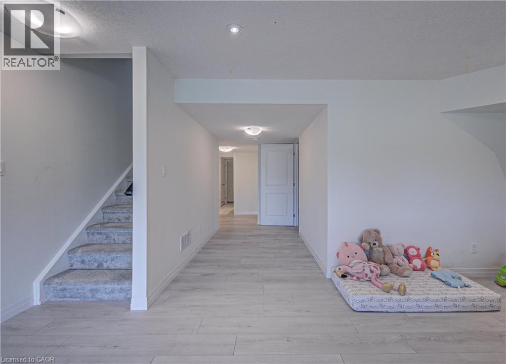 9 Queensbrook Crescent Property Photo 26