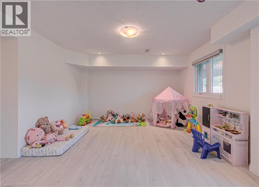 9 Queensbrook Crescent Property Photo 27