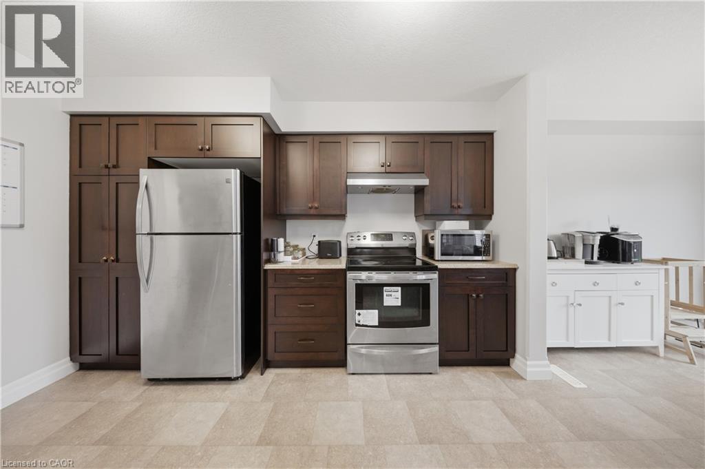 300 Hutton Street E Property Photo 11