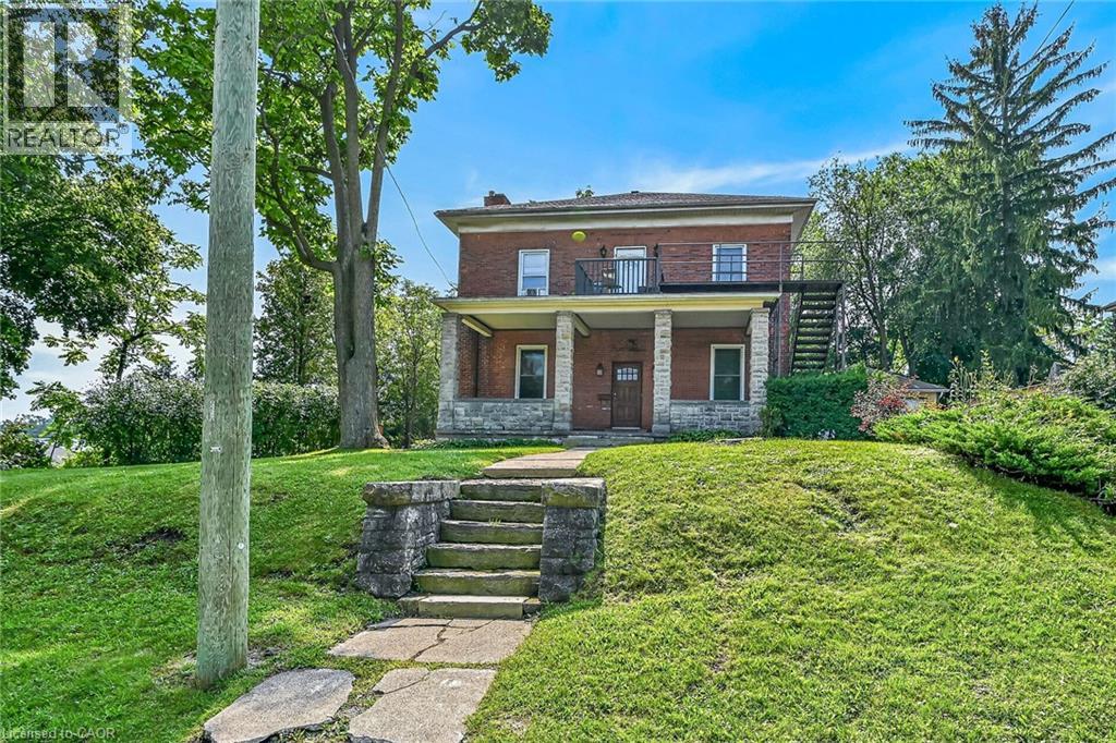 15 St David Street W Property Photo 3