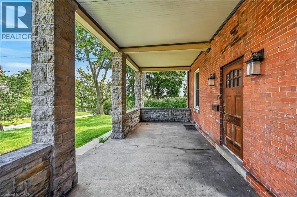 15 St David Street W Property Photo 9