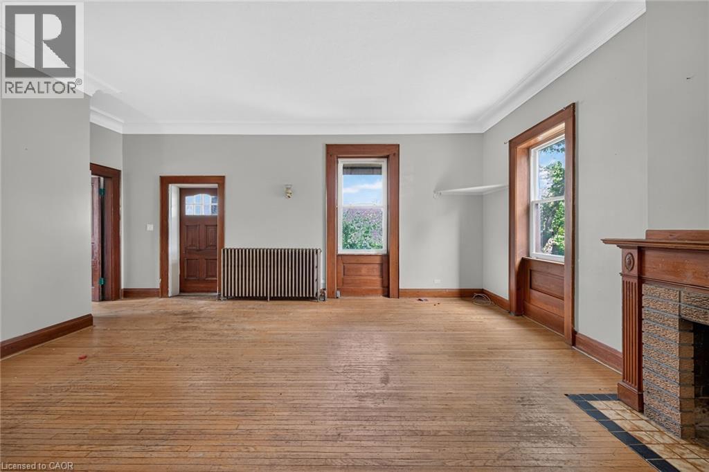 15 St David Street W Property Photo 11