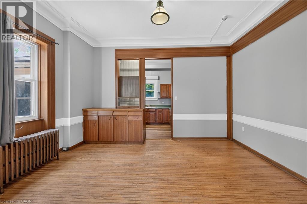 15 St David Street W Property Photo 14