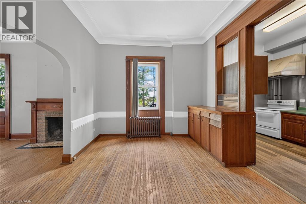 15 St David Street W Property Photo 15