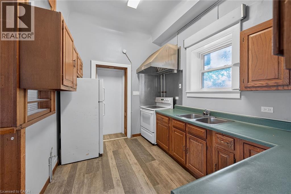 15 St David Street W Property Photo 17