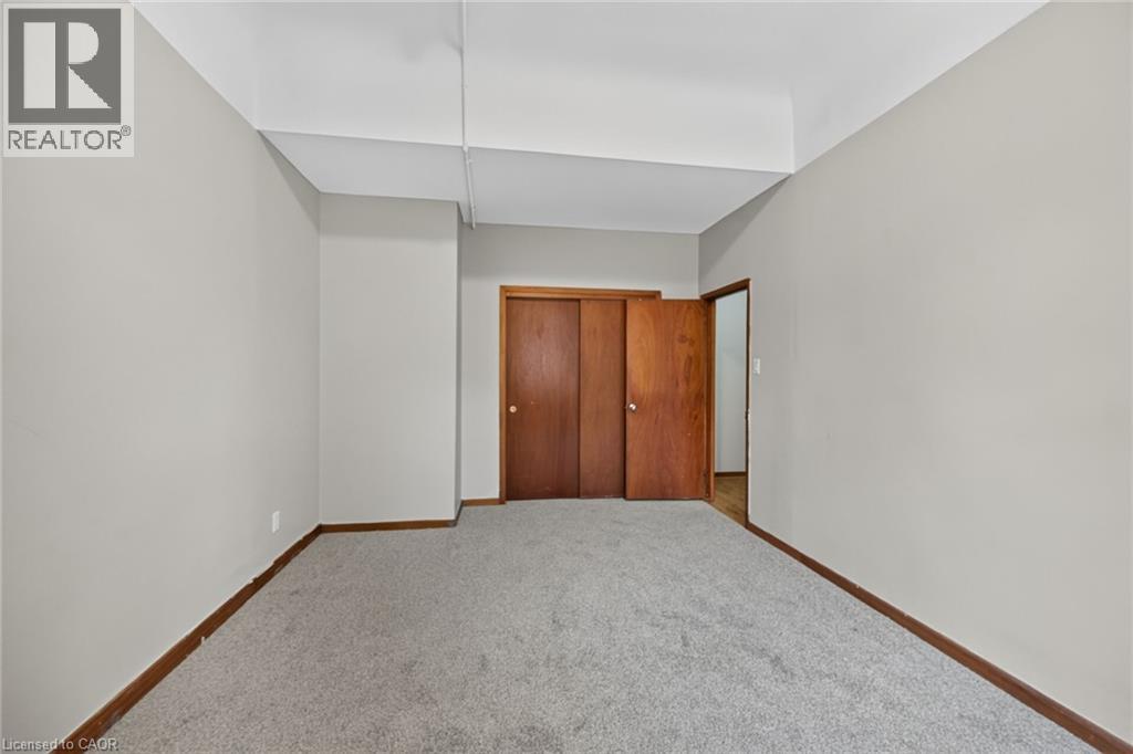 15 St David Street W Property Photo 21