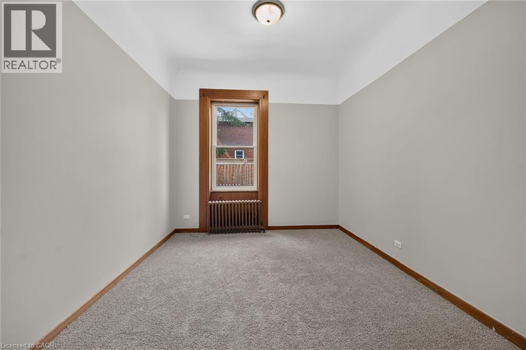 15 St David Street W Property Photo 22