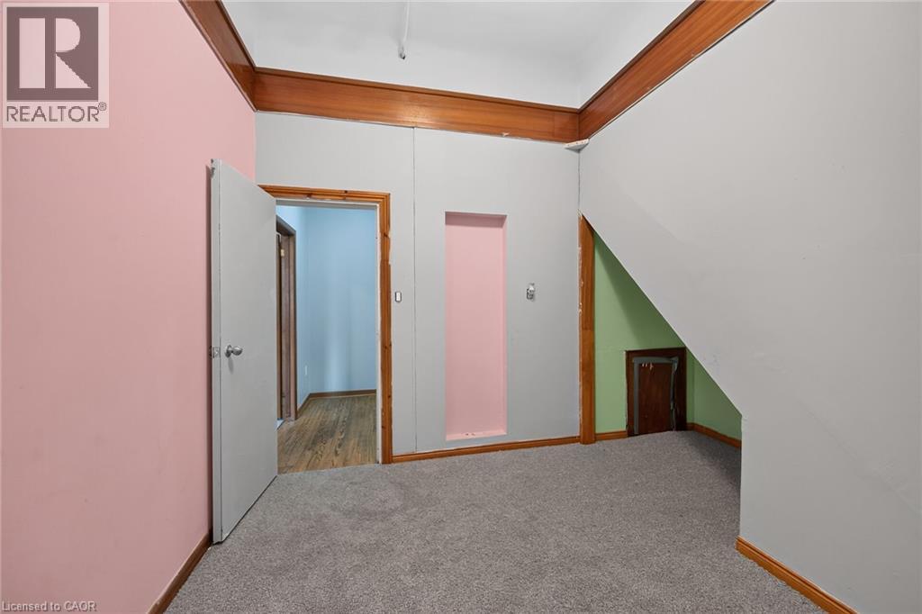 15 St David Street W Property Photo 24