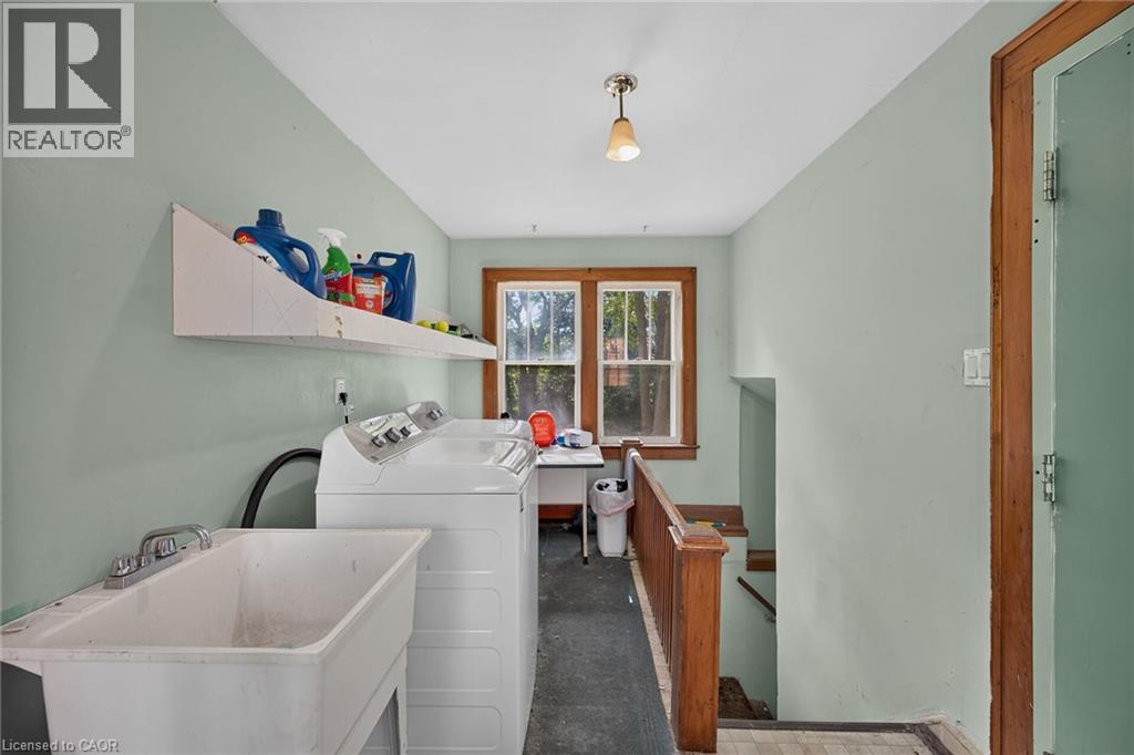 15 St David Street W Property Photo 27