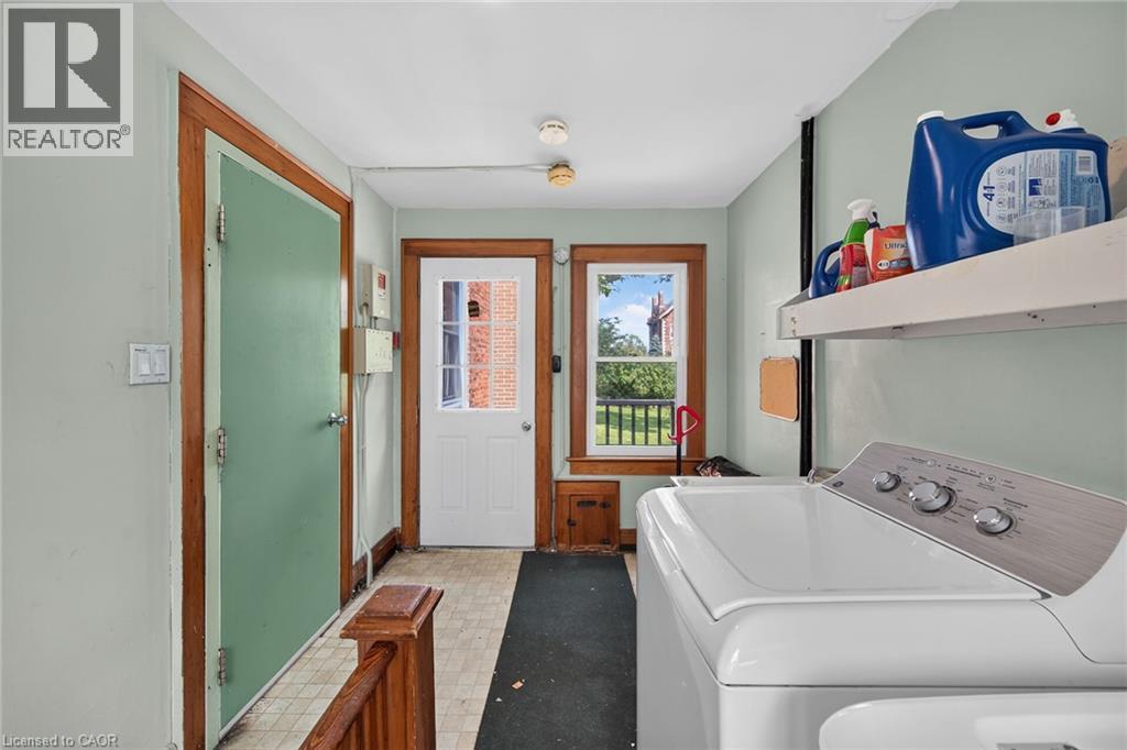 15 St David Street W Property Photo 28