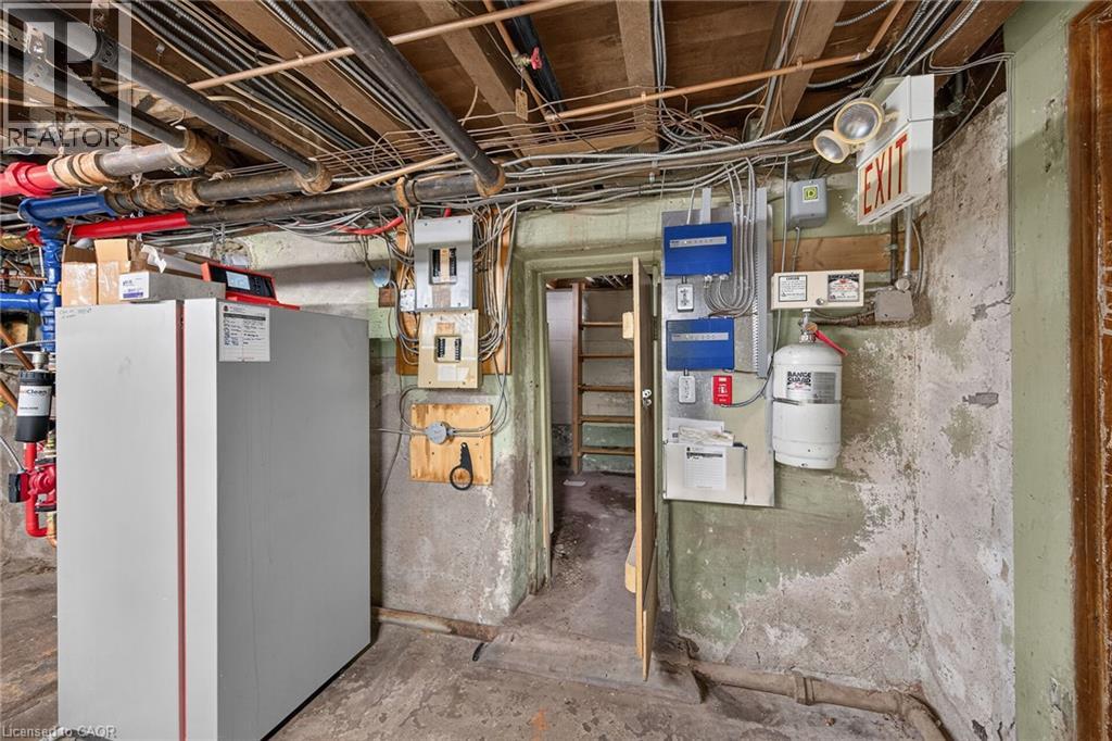 15 St David Street W Property Photo 30