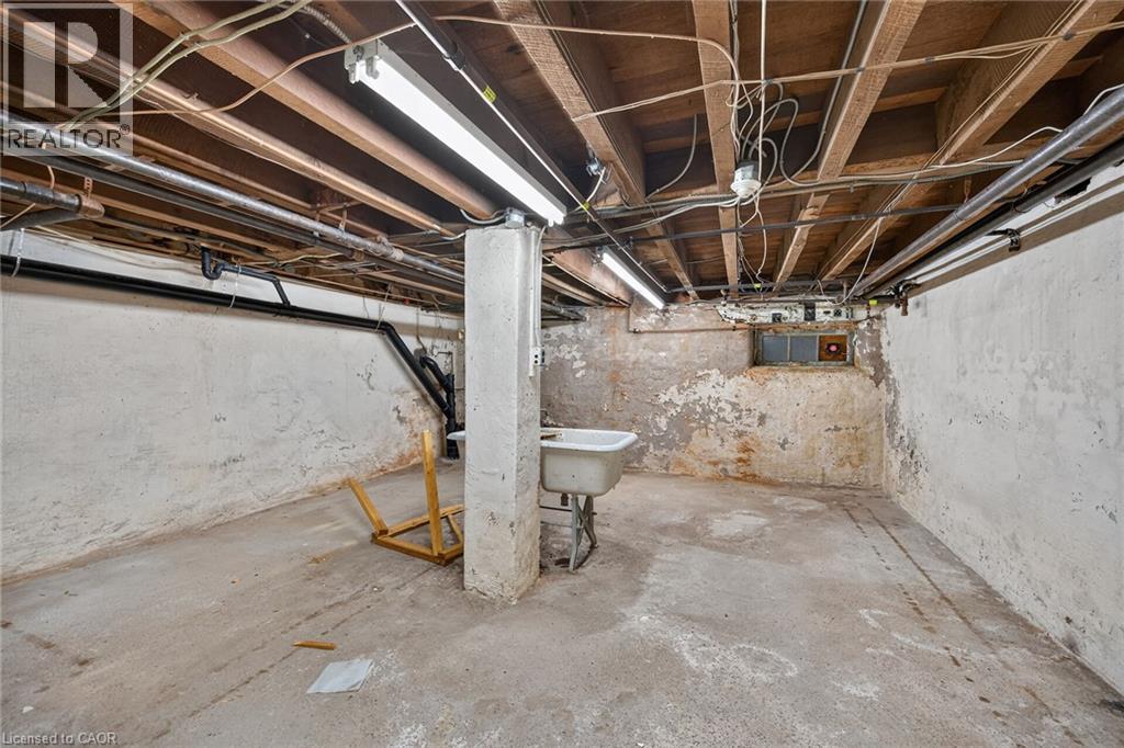 15 St David Street W Property Photo 33