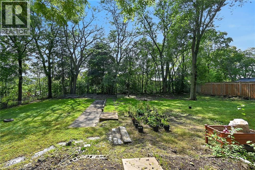 15 St David Street W Property Photo 41