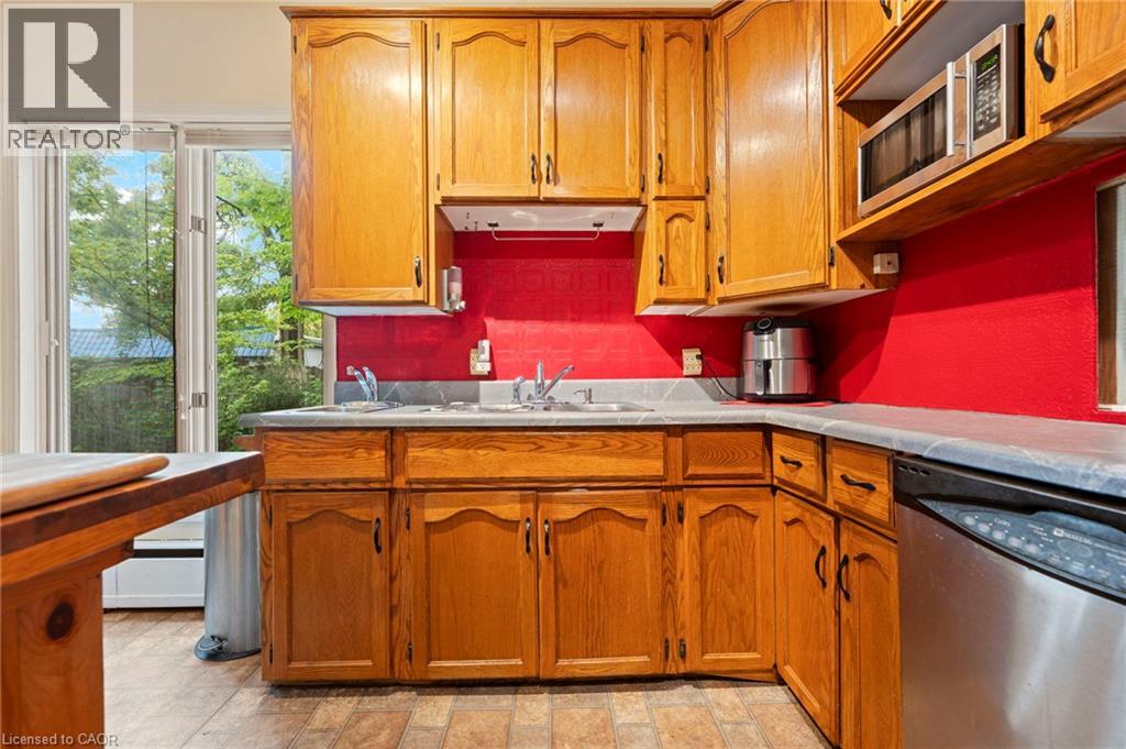 1040 Bay Street Property Photo 16