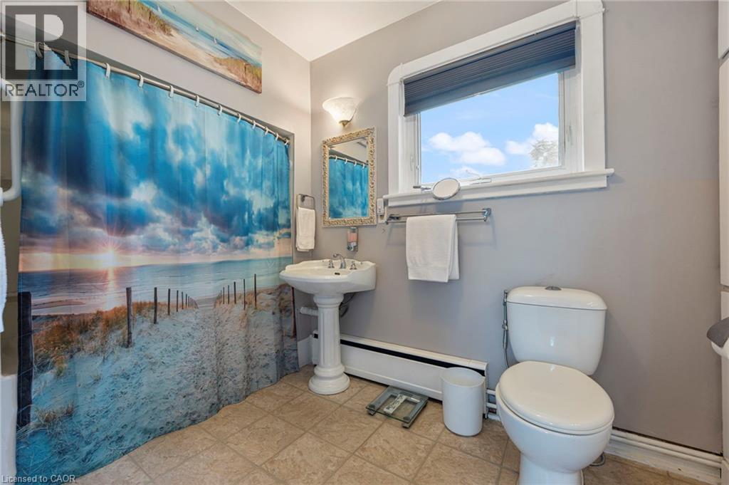 1040 Bay Street Property Photo 39