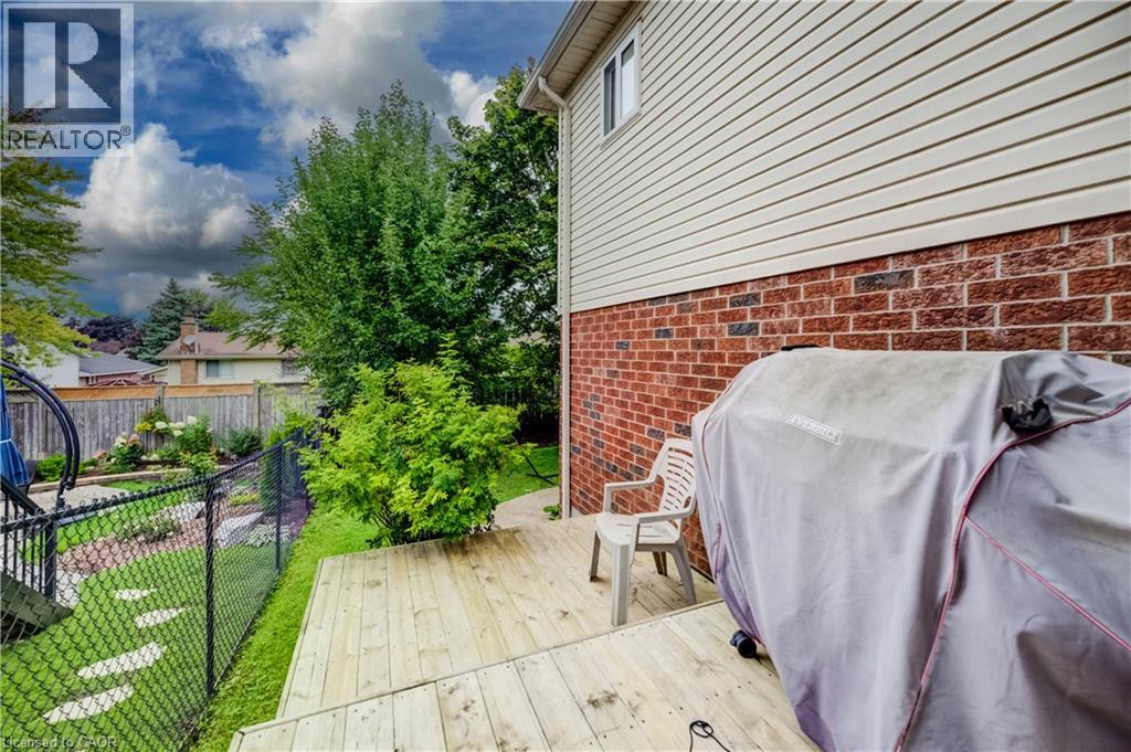 245 Fern Crescent Property Photo 32