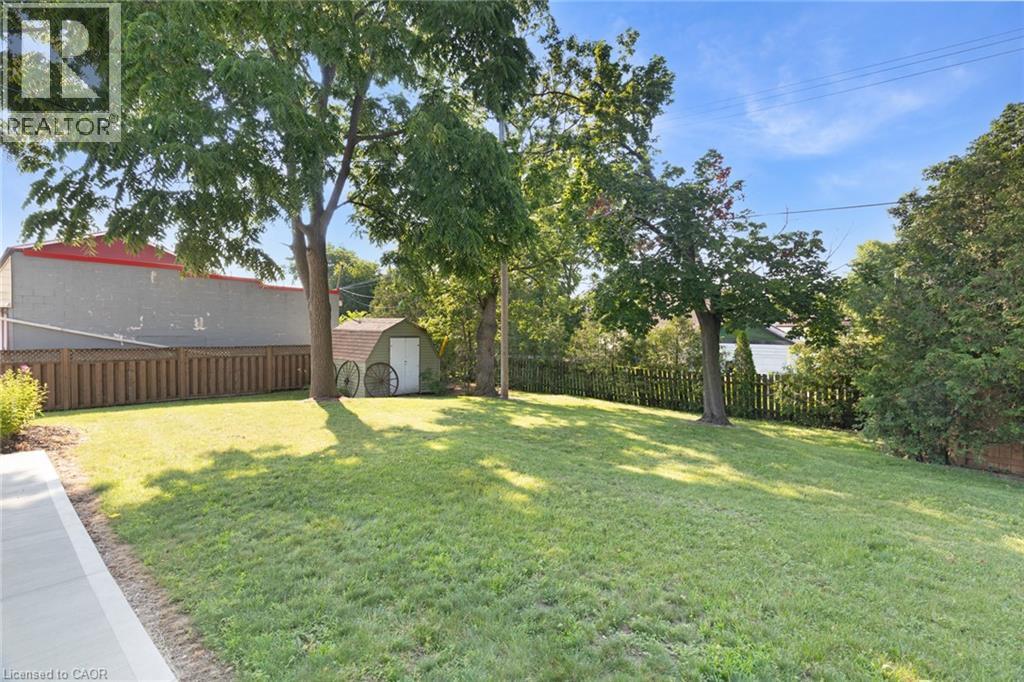 24 Pine Street Property Photo 3