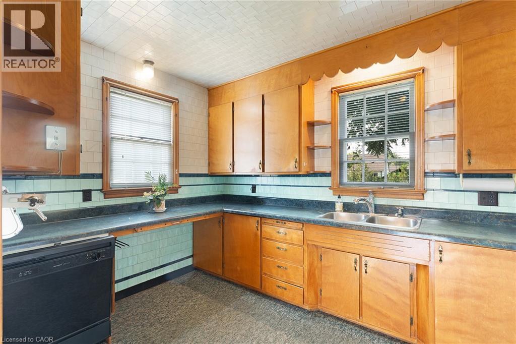 24 Pine Street Property Photo 5