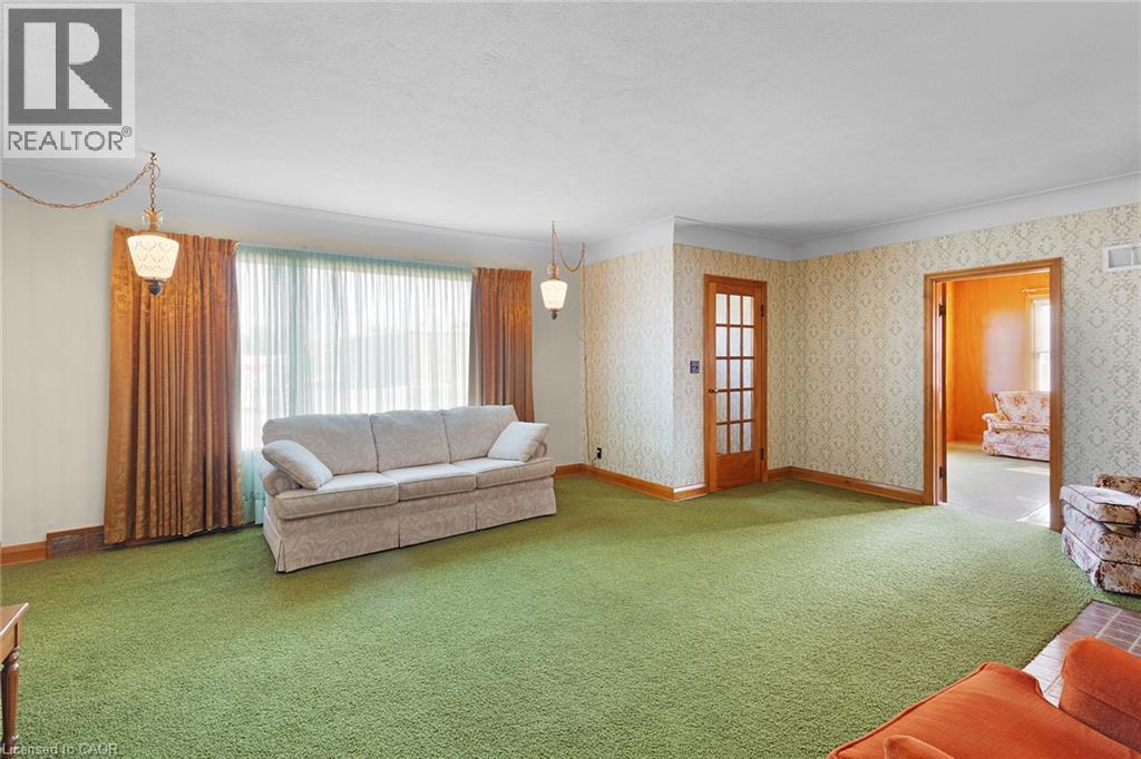 24 Pine Street Property Photo 9