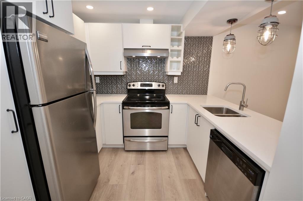17 Inverness Avenue W Unit# Lower Property Photo 4