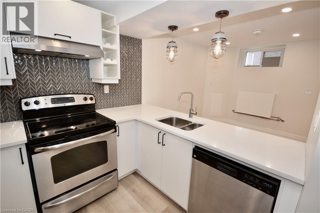 17 Inverness Avenue W Unit# Lower Property Photo 6