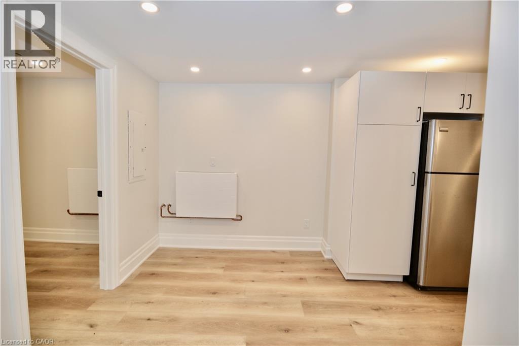 17 Inverness Avenue W Unit# Lower Property Photo 8