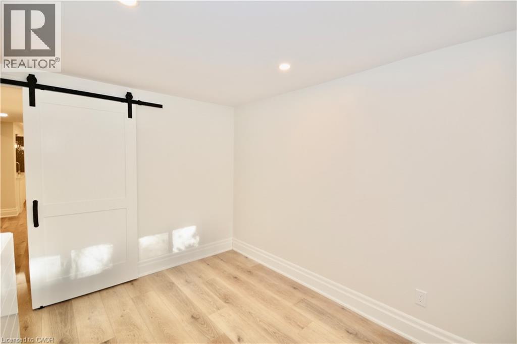 17 Inverness Avenue W Unit# Lower Property Photo 9