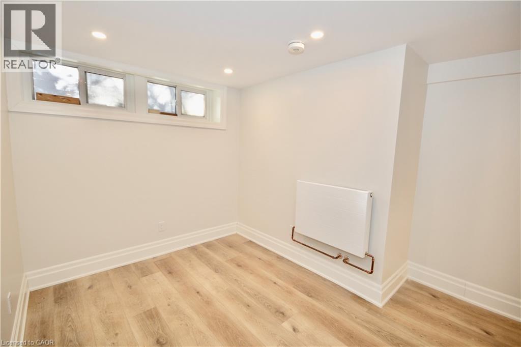 17 Inverness Avenue W Unit# Lower Property Photo 10
