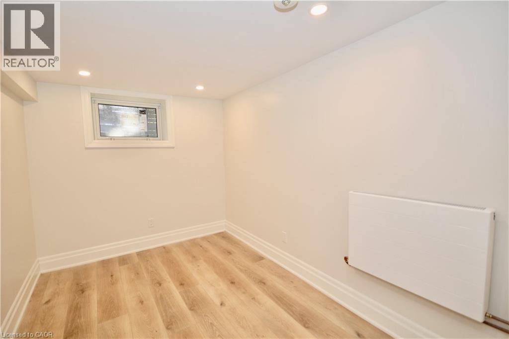 17 Inverness Avenue W Unit# Lower Property Photo 11
