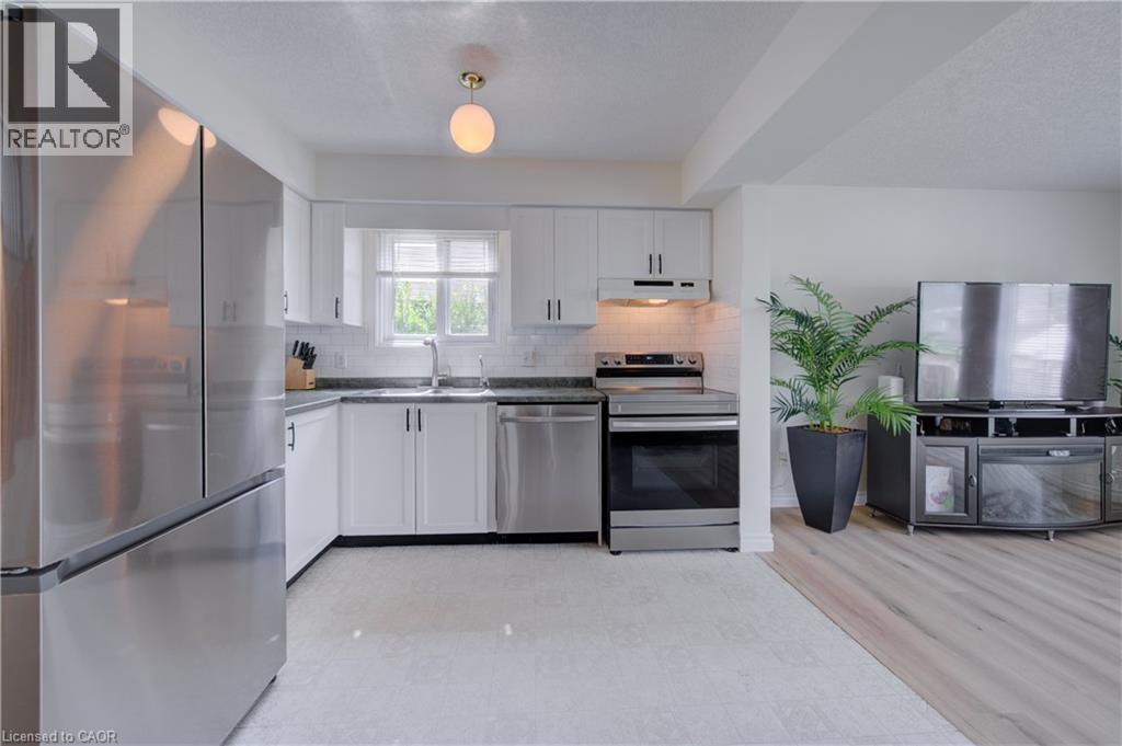 1064 Copper Leaf Crescent Property Photo 8