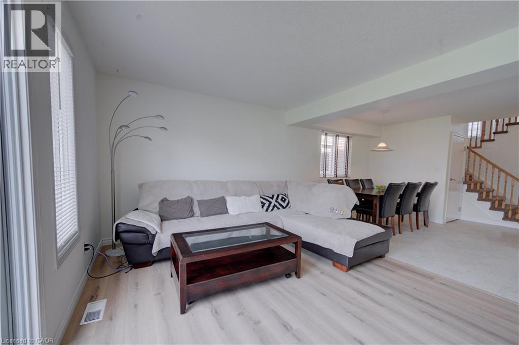 1064 Copper Leaf Crescent Property Photo 13