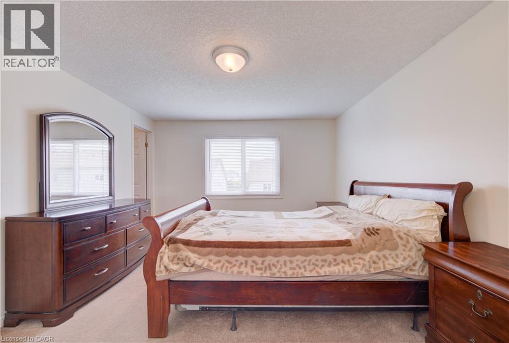 1064 Copper Leaf Crescent Property Photo 22