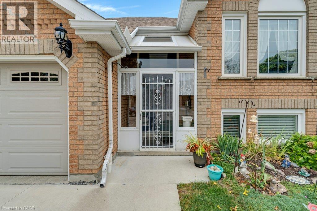 94 Dawn Crescent Property Photo 2