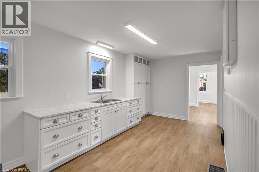 136 King Street Property Photo 9