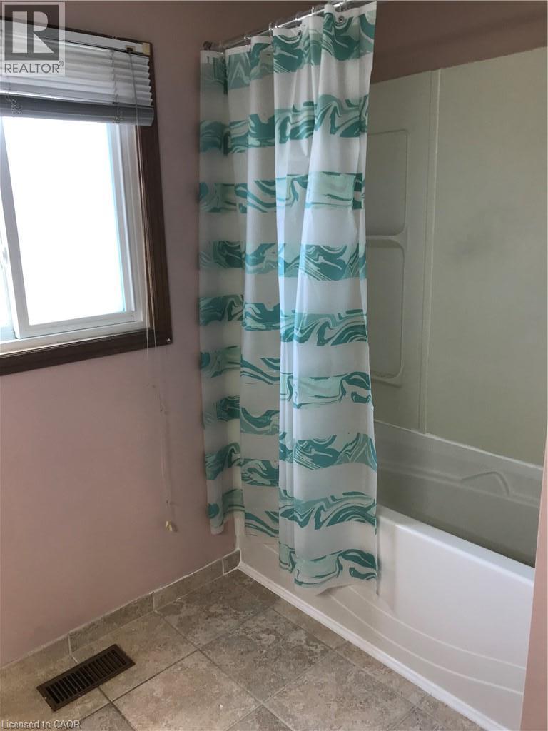 634a Pinerow Crescent Property Photo 12