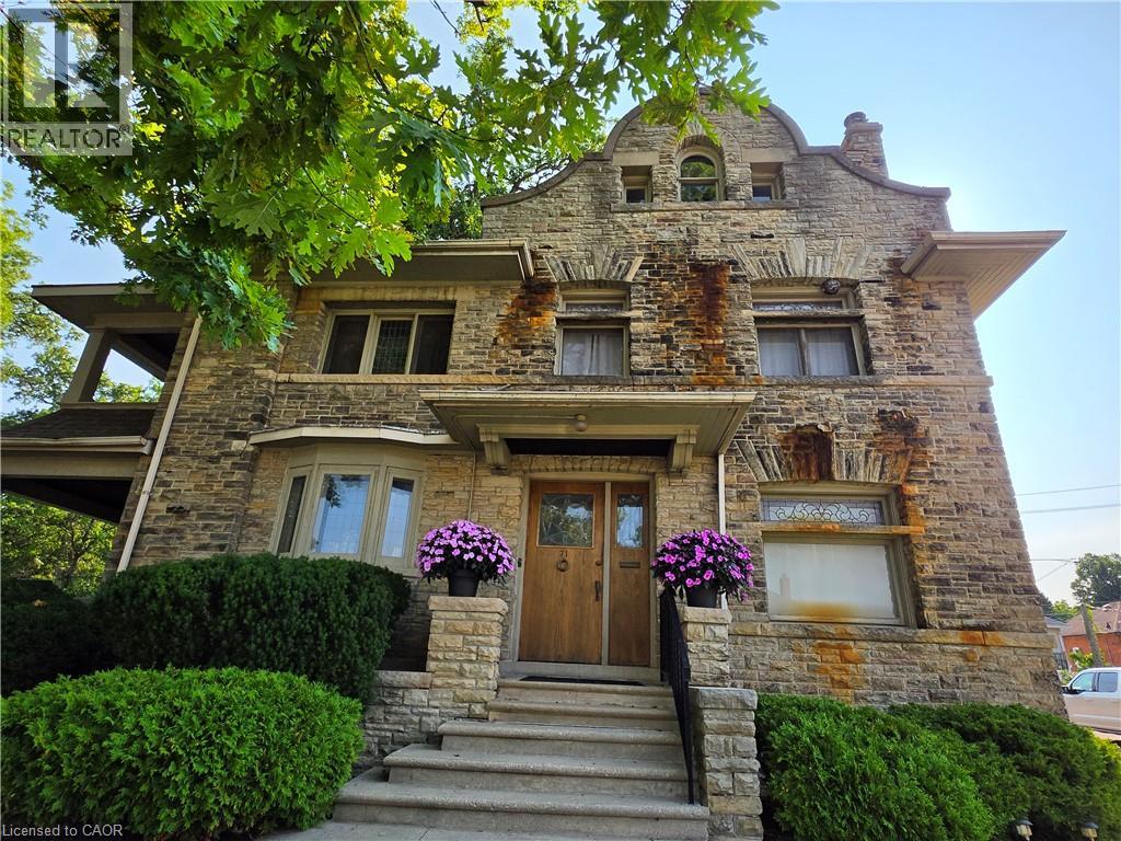 71 Norfolk Street N Property Photo 2