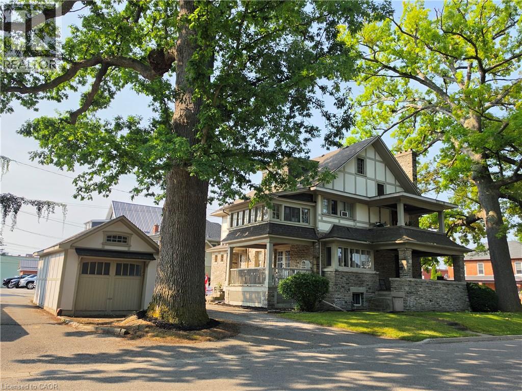 71 Norfolk Street N Property Photo 6