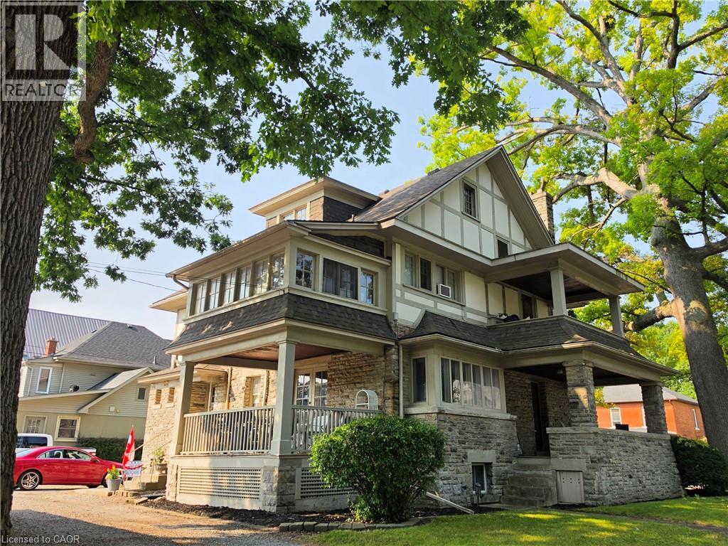 71 Norfolk Street N Property Photo 7