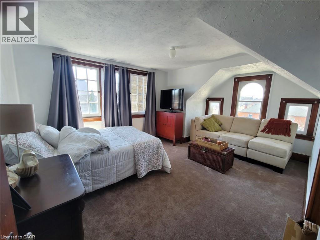 71 Norfolk Street N Property Photo 22
