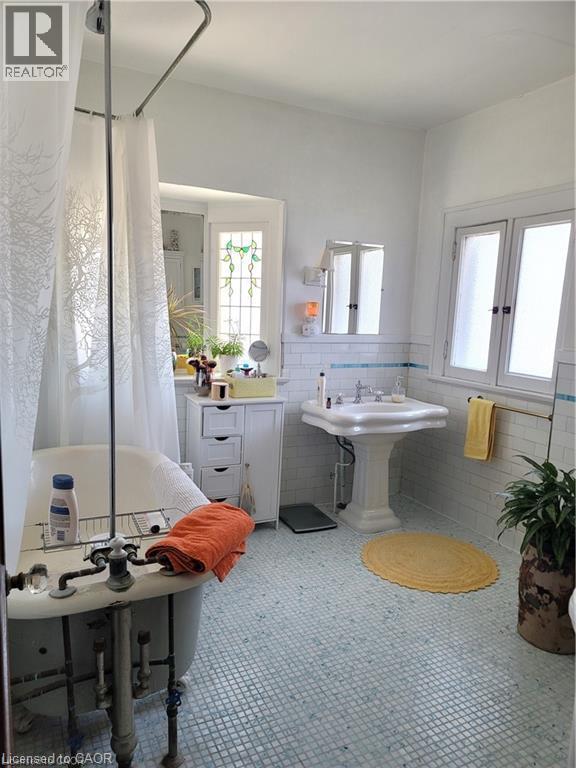 71 Norfolk Street N Property Photo 26