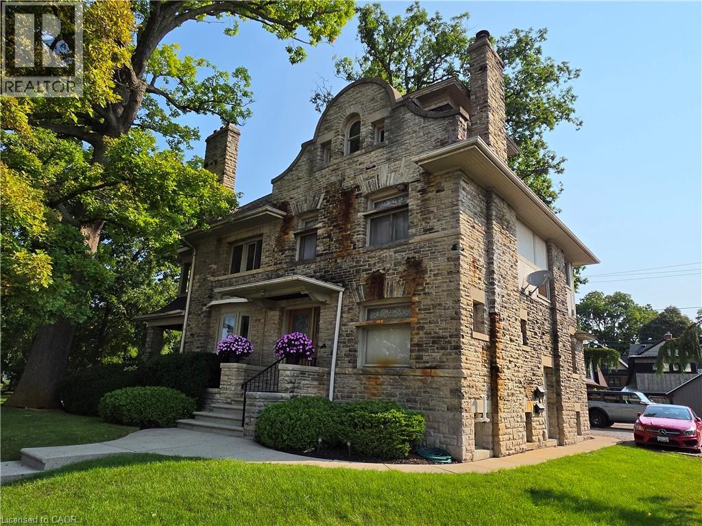 71 Norfolk Street N Property Photo 1