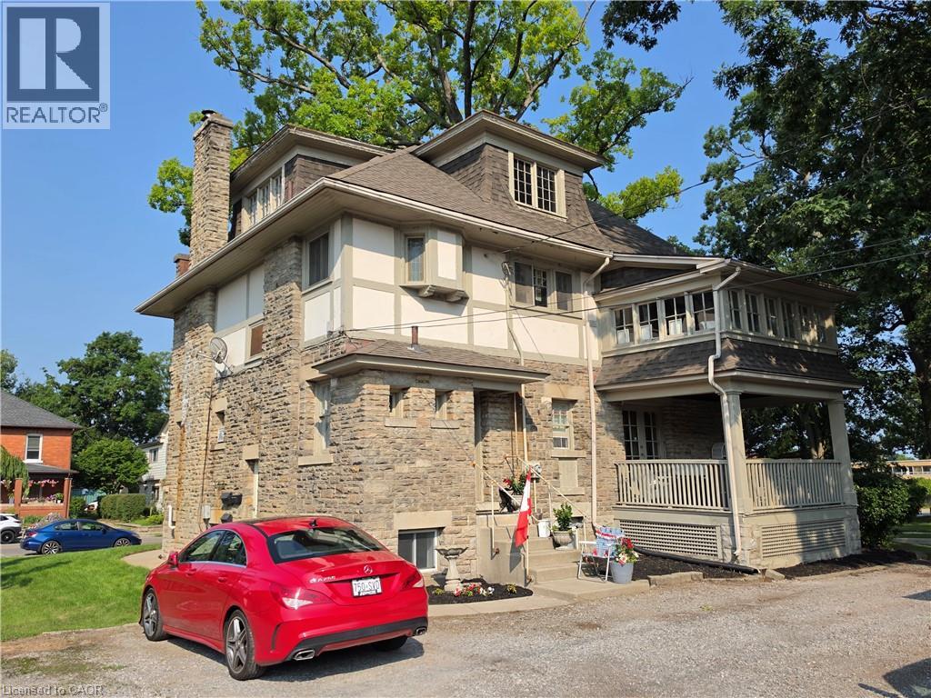 71 Norfolk Street N Property Photo 8