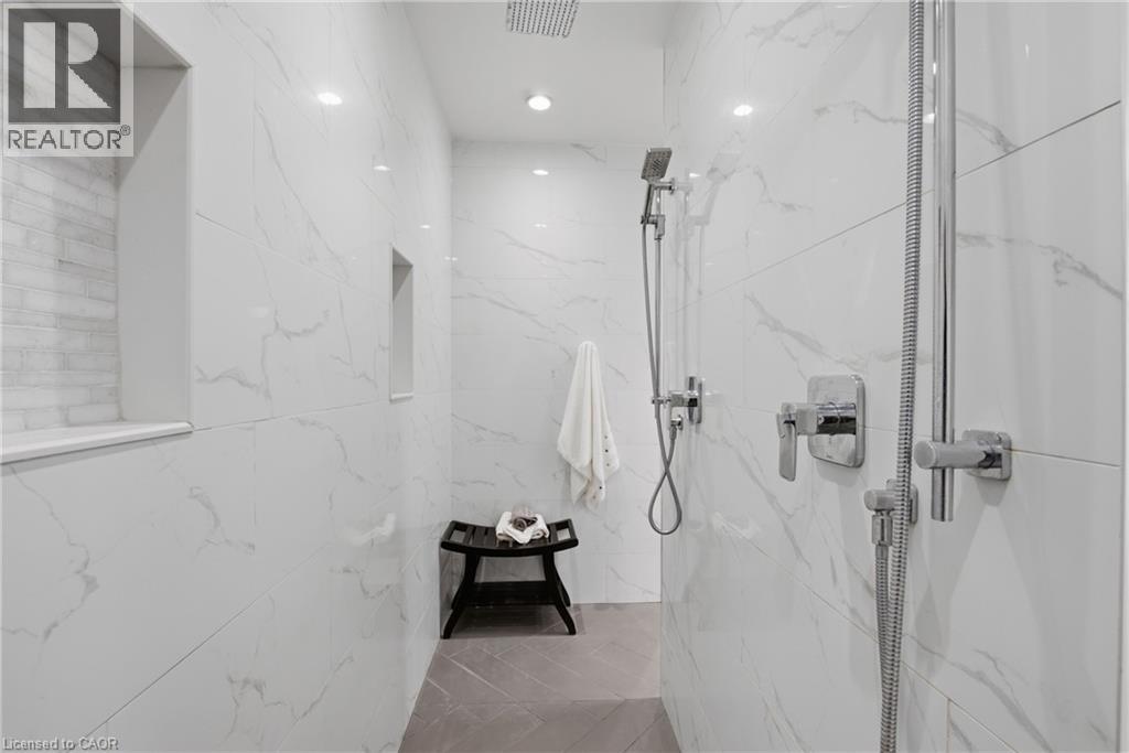 6 Tanner Circle Unit# 8 Property Photo 27