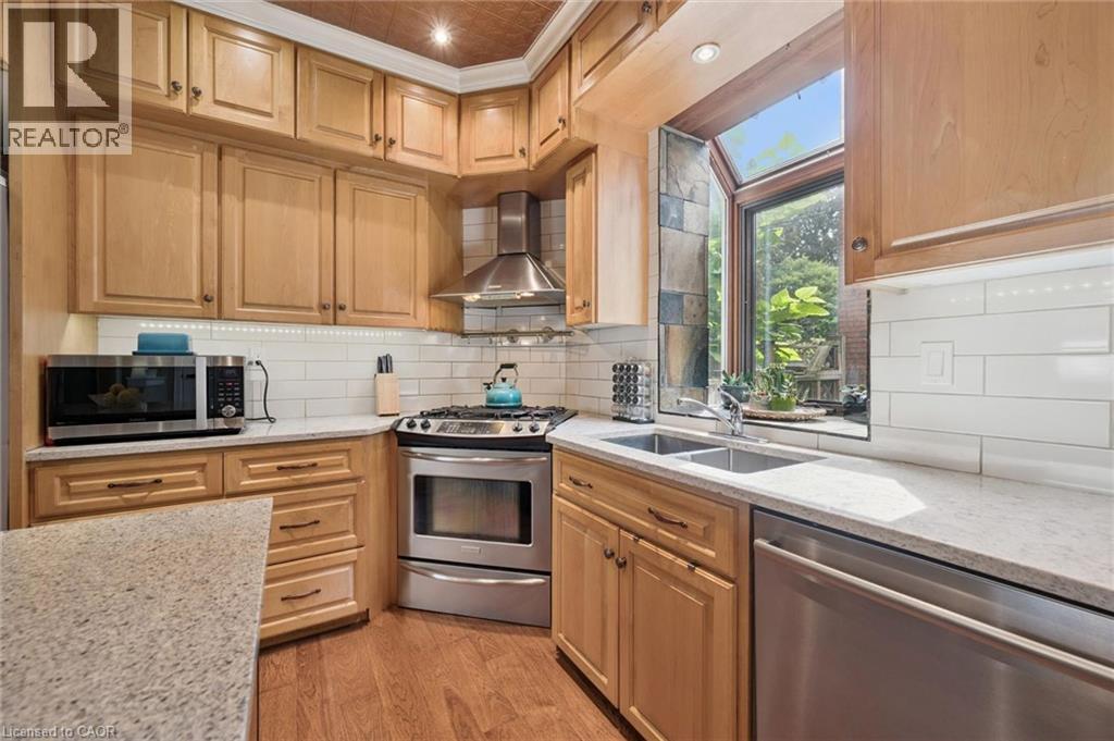 28 Oxford Street Property Photo 12