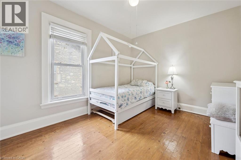 28 Oxford Street Property Photo 21