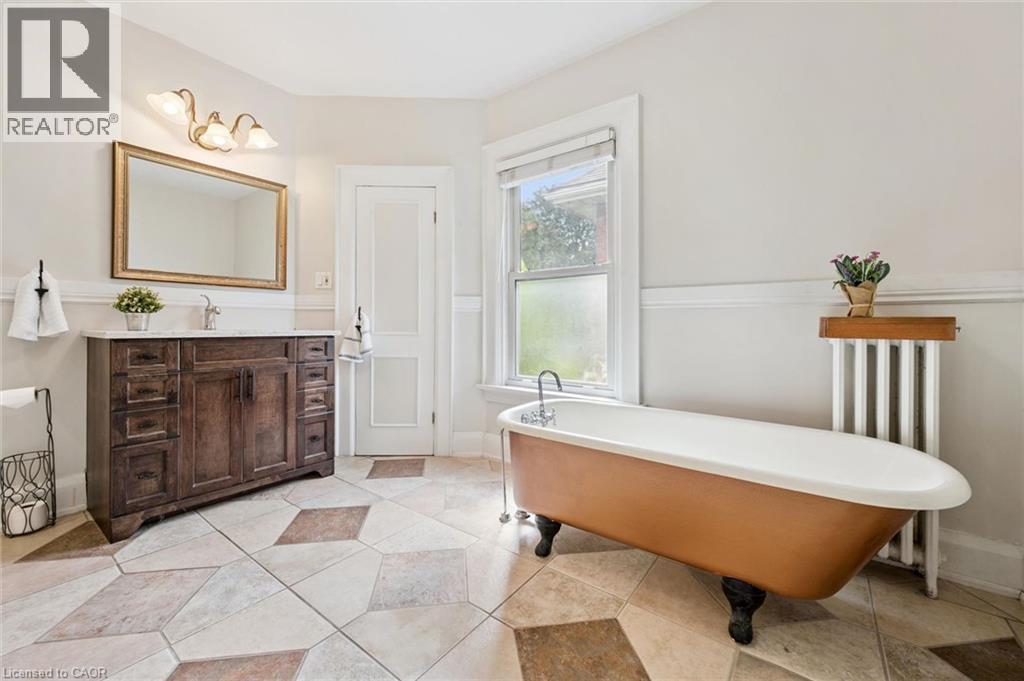 28 Oxford Street Property Photo 23