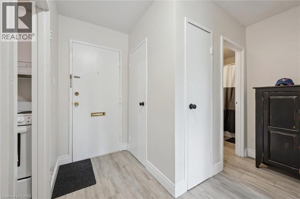 25 Walton Avenue Property Photo 4