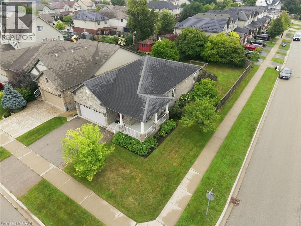 33 Norma Crescent Property Photo 2