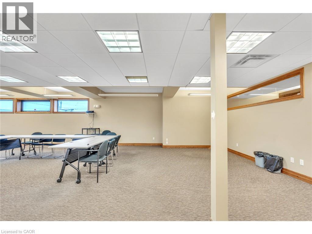 735 Bridge Street W Property Photo 21